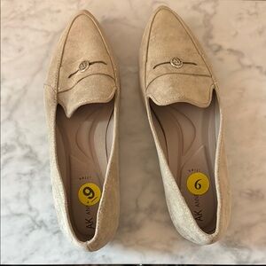 New without tags Anne Klein Tan Flats Slip-On Comfort